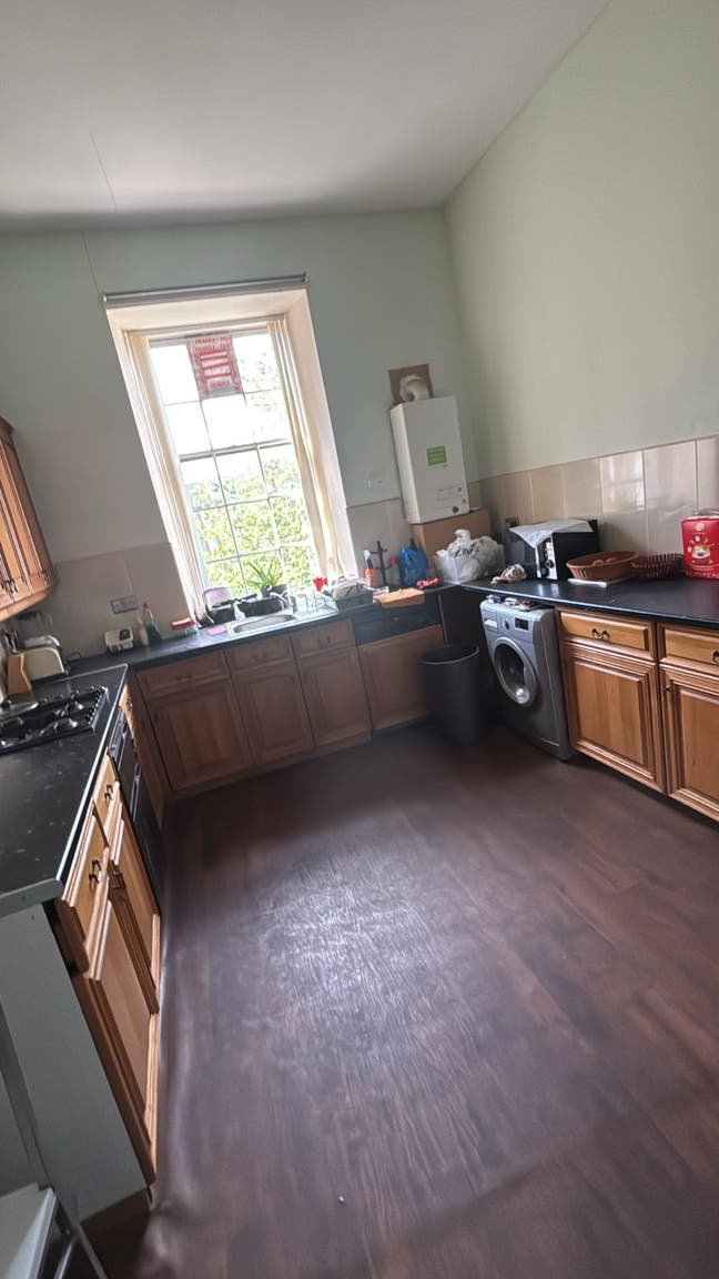 2 large bedrooms Main Photo