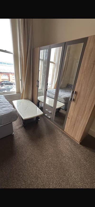 2 large bedrooms Main Photo