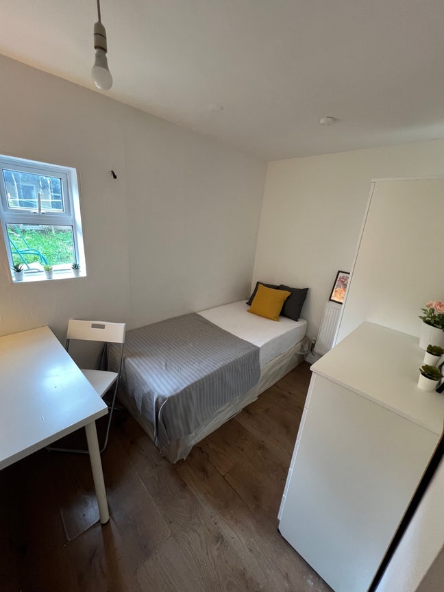 Zone 2-Great Location-2 Single Rooms Same House  Main Photo