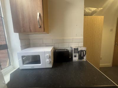 Ground Floor Room available in a 4 BeD HMO Main Photo