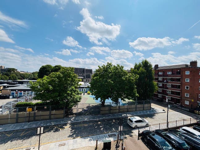 Spacious 2 Bedroom Flat to let in Gants Hill Main Photo