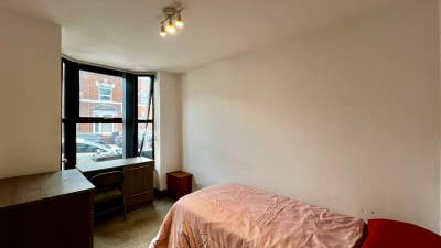 3 x Clean Double Rooms - UC/DSS - &pound;0 Rent &pound;0 Costs Main Photo