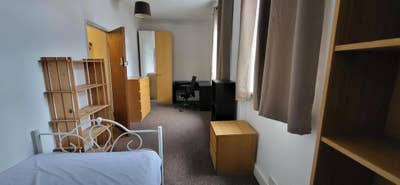 Spacious Double Bedrooms - 2 Toilets - Furnished Main Photo
