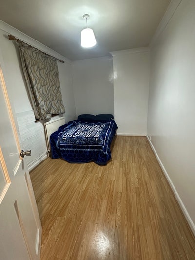 Room available in RM8 Main Photo