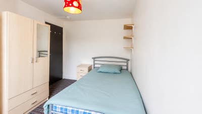 DSS/UC Clean Double Room | Bills & Wi-Fi Included Main Photo