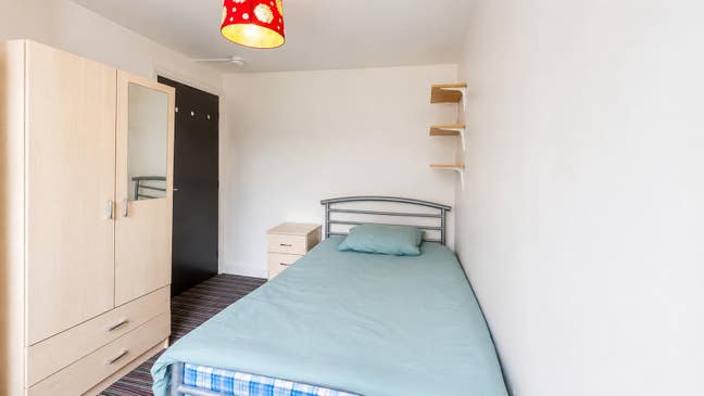 DSS/UC Clean Double Room | Bills & Wi-Fi Included Main Photo