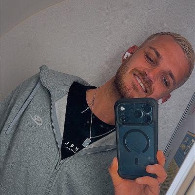 Professional Male seeks a double room Main Photo