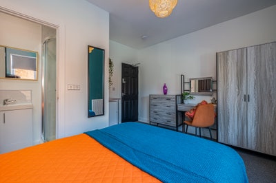 Stunning New Houseshare 8 Min Walk to George Eliot Main Photo