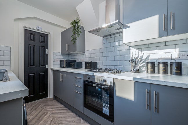Stunning New Houseshare 8 Min Walk to George Eliot Main Photo