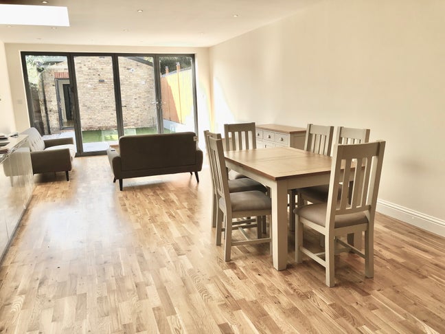 Large Rooms in Beautiful Large House in Southfield Main Photo