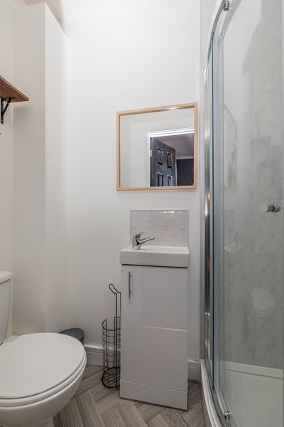 Stunning New Houseshare 8 Min Walk to George Eliot Main Photo