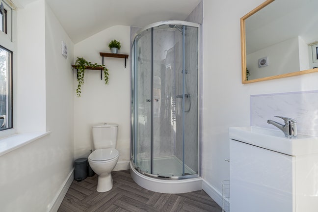 Stunning New Houseshare 8 Min Walk to George Eliot Main Photo