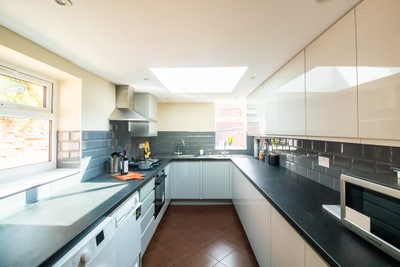 Students Only | Spacious En-Suite Room Available✨  Main Photo