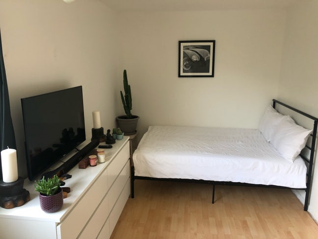 Nice Room Only 2 Mins Walk To Station! Main Photo