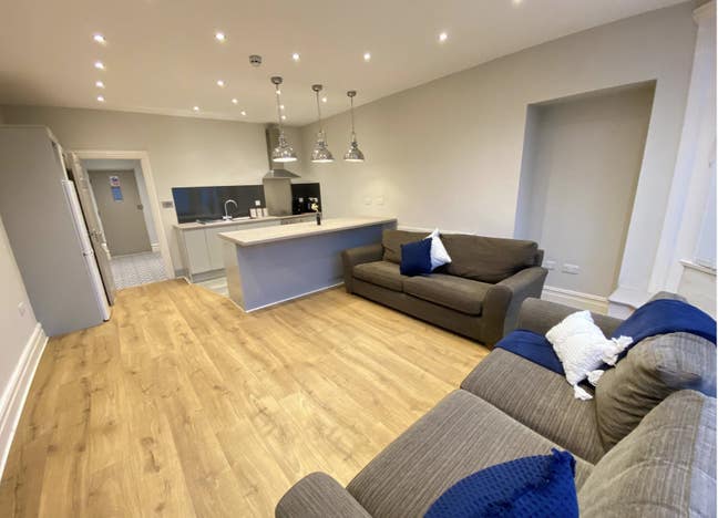 One Bedroom Flat in Hoole Bills Inc Main Photo