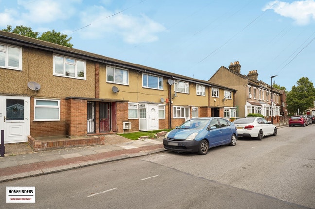 2 Bedroom Lovely Flat on Maryland Square, E15!! Main Photo
