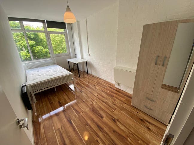 Double in a spacious flat w/lounge -  &pound;288pw Main Photo