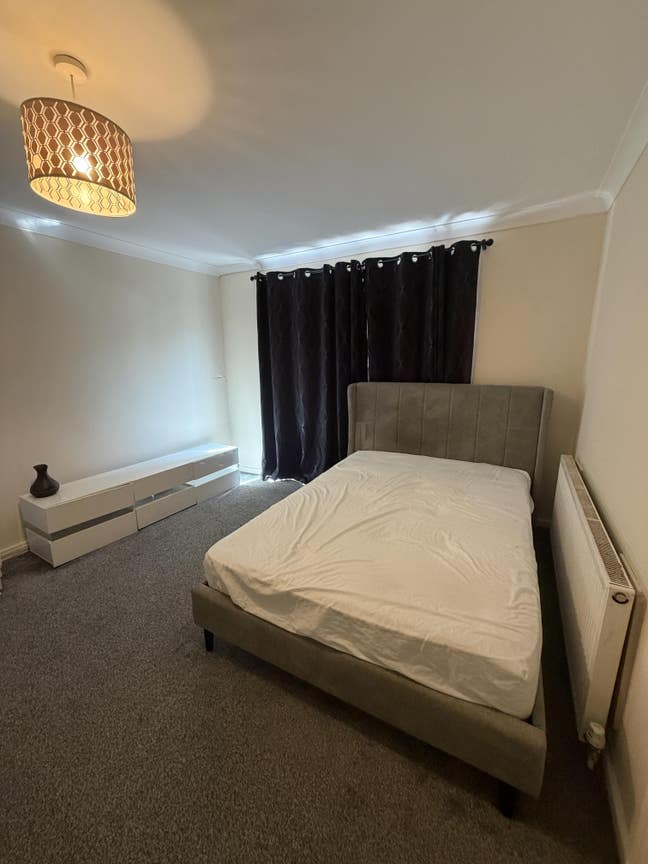Spacious Double bedroom for rent  Main Photo