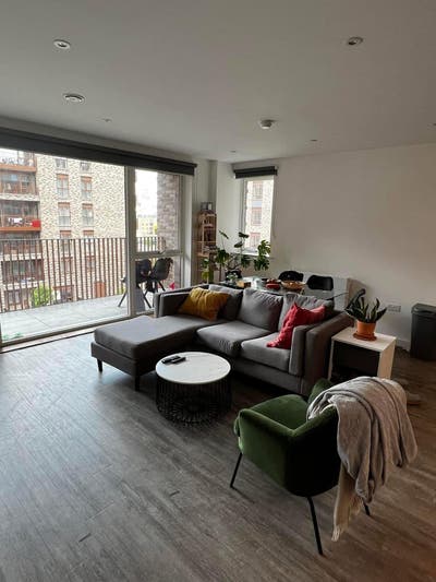 Modern Flat in Barking Main Photo