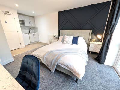 Studio Room Available with Private Garden Area! Main Photo