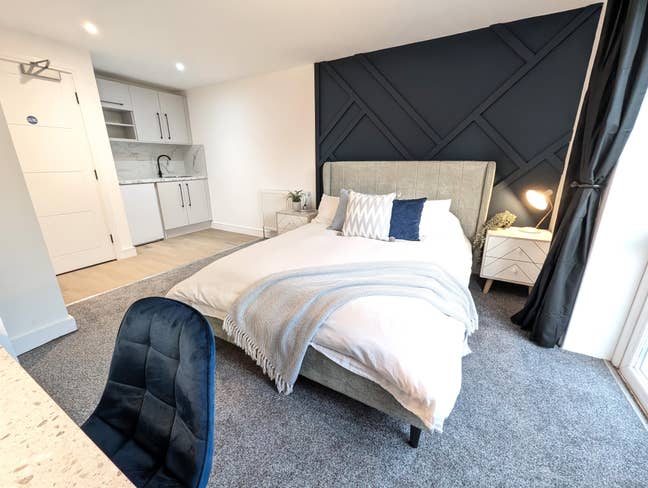 Studio Room Available with Private Garden Area! Main Photo