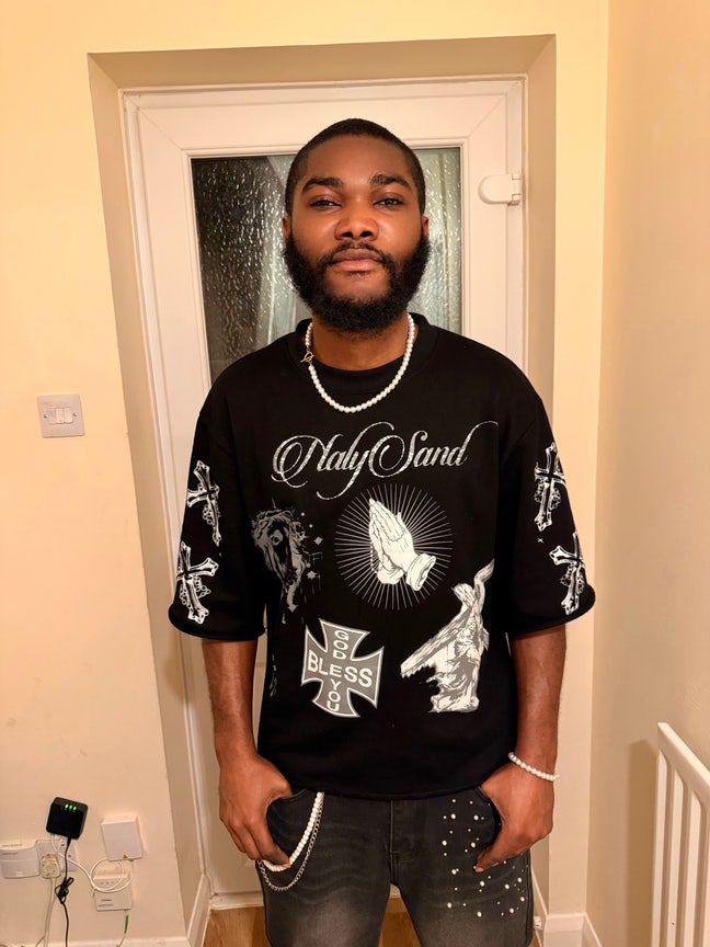 Professional Male seeks a single or double room Main Photo