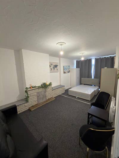 Massive double room 10 minutes from Hounslow West Main Photo