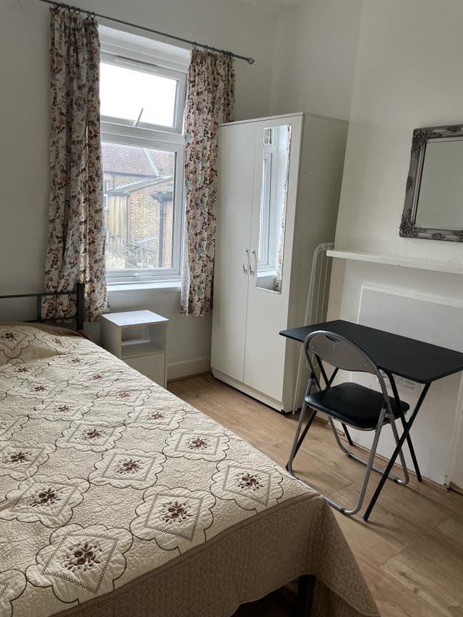 Spacious Room Available in Stratford E15 Main Photo
