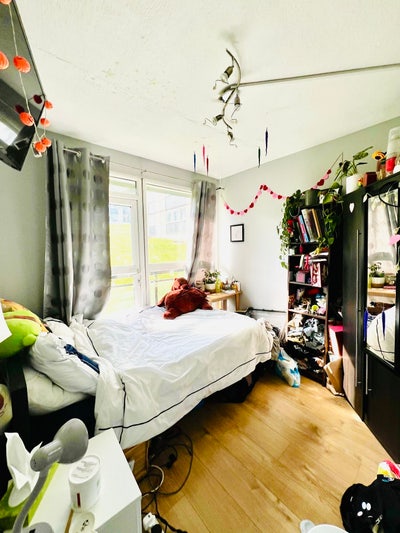 Bright Double Bedroom – Southfield  Main Photo