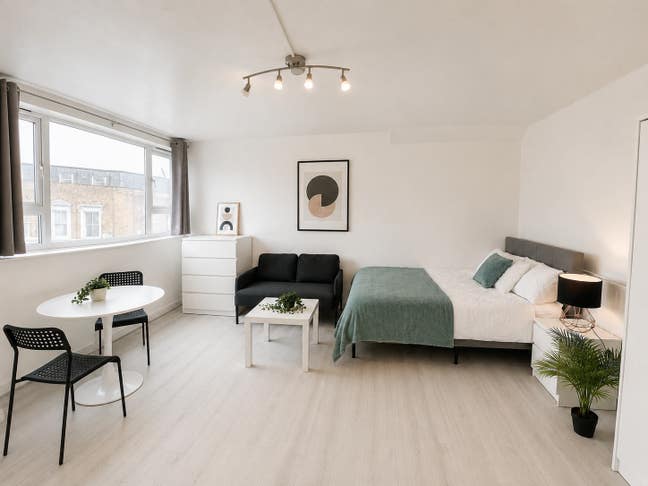 Huge 22sqm Room + Private Balcony | London Fields  Main Photo