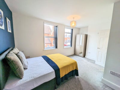 ** New Modern En Suite Room -All Bills Included! Main Photo