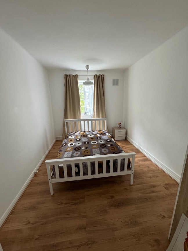 Good sized double room available in Stockwell Main Photo