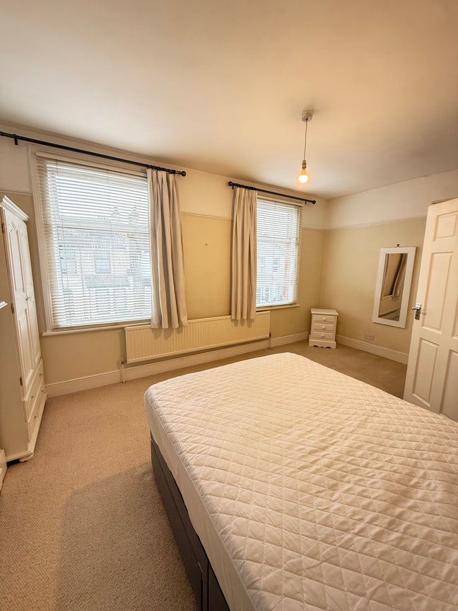 Large Furnished Double Room to Rent Main Photo