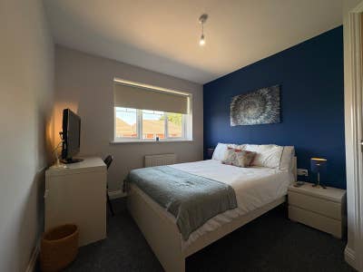 Close to Sutton Business Park & A329M Main Photo