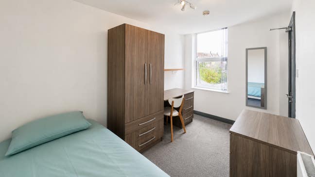 DSS/UC Supported Room - FREE Rent & Service Charge Main Photo