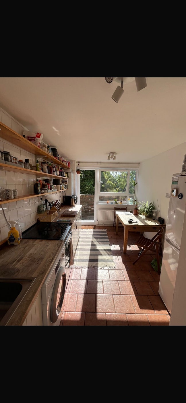 1 bedroom in a 2 bed flat  Main Photo