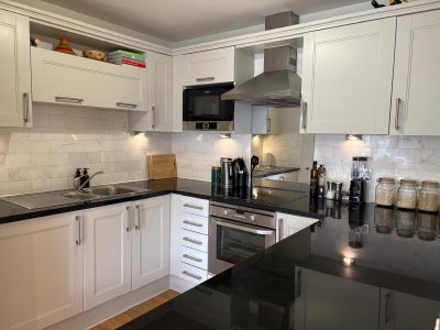 Beautiful furnished 2-bedrooms apartment Main Photo
