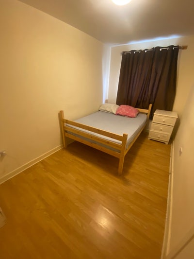 2 Double Rooms in a Town House Available  Main Photo