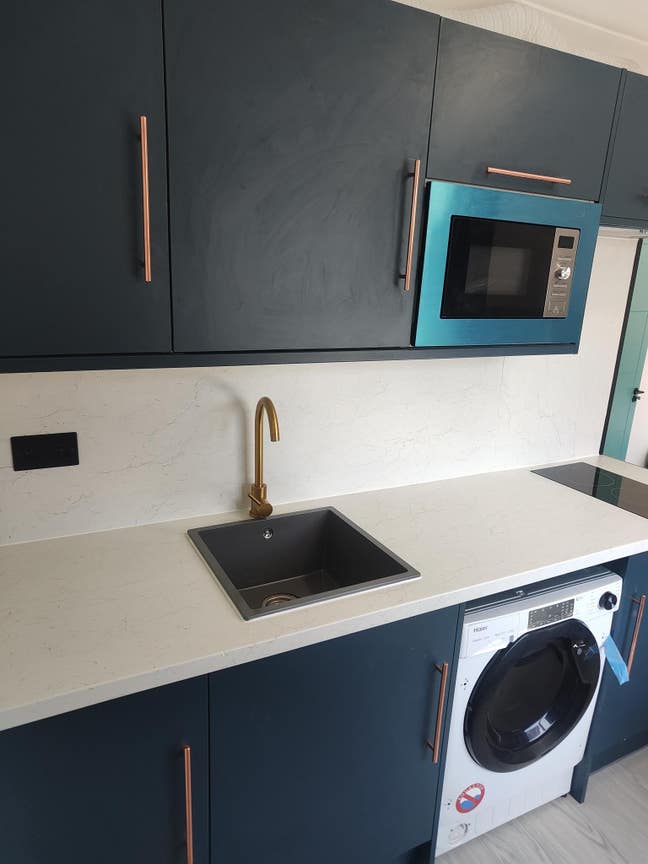 Double Rooms with Kitchenette Two Weeks Rent Free! Main Photo