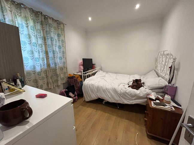 Subletting a room 5 mins from LB station Main Photo