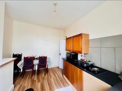 Very Large Room available In Town  Main Photo
