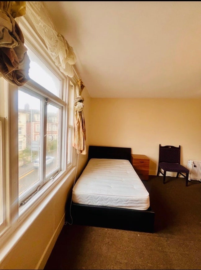 Very Large Room available In Town  Main Photo