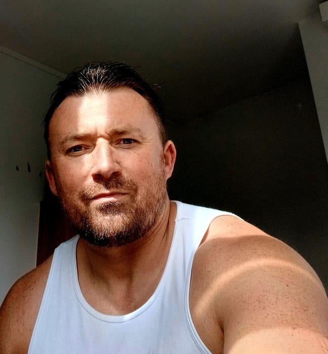 33 year old Male seeks a double room Main Photo