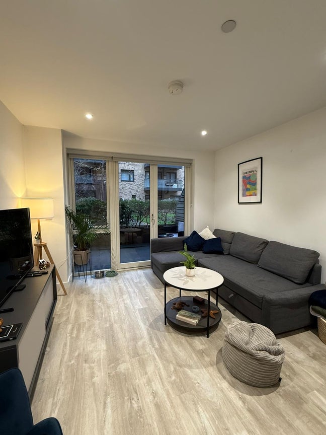 Beautiful newly refurbished En-Suite Main Photo