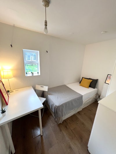 2 Cheap Single Rooms, 5’ to Station, Jubilee Line Main Photo