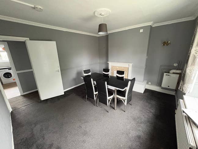 Spacious 2 double bedroom flat available to rent! Main Photo
