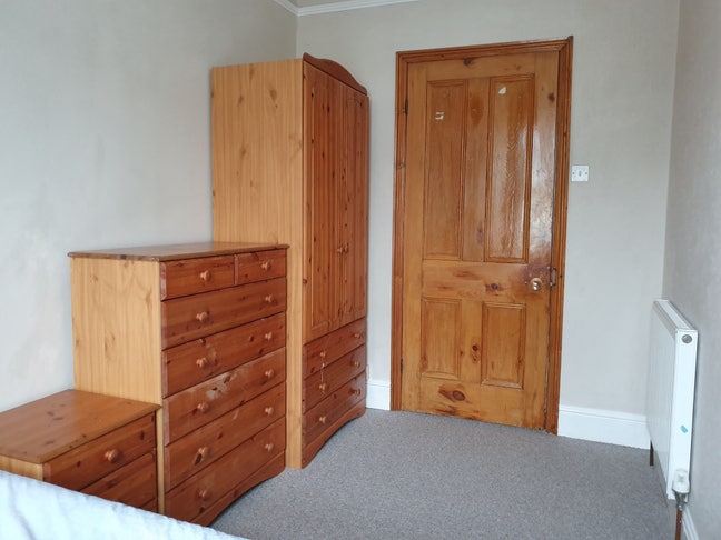 Medium room 5 min walk to Town - &pound;400 pcm inc Main Photo