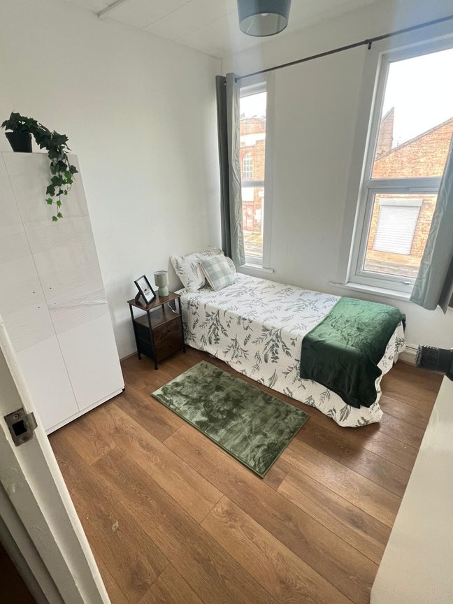 Single Room Available  Main Photo