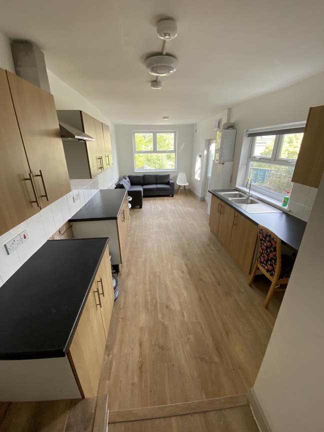  7  Bed  House  share  -  Gloucester  Road  BS7 !!! Main Photo
