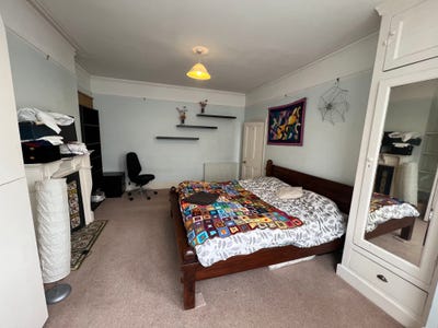 RELISTED: Large Double Room in Vegetarian Home Main Photo